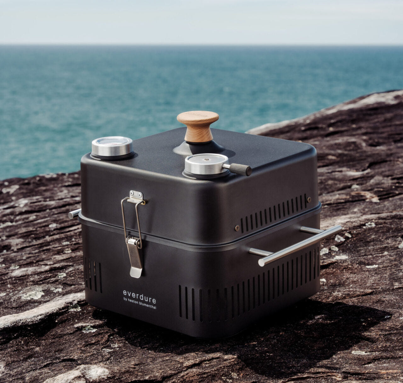 Everdure CUBE™ 360 Portable Charcoal BBQ