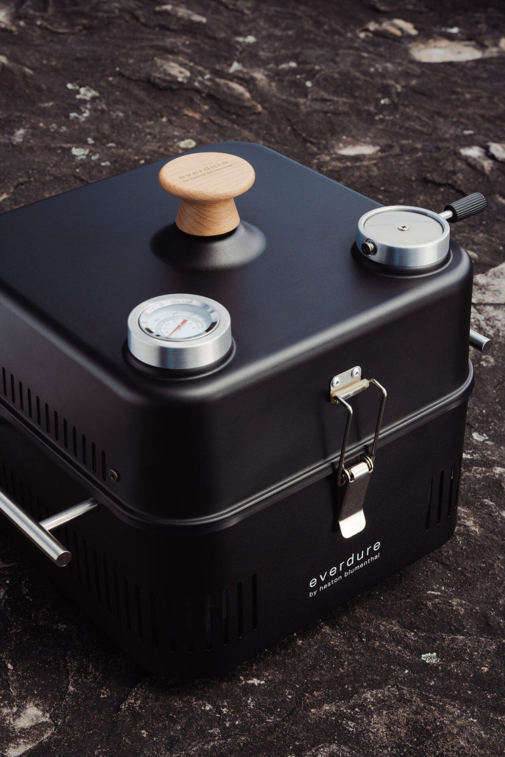 Everdure CUBE™ 360 Portable Charcoal BBQ