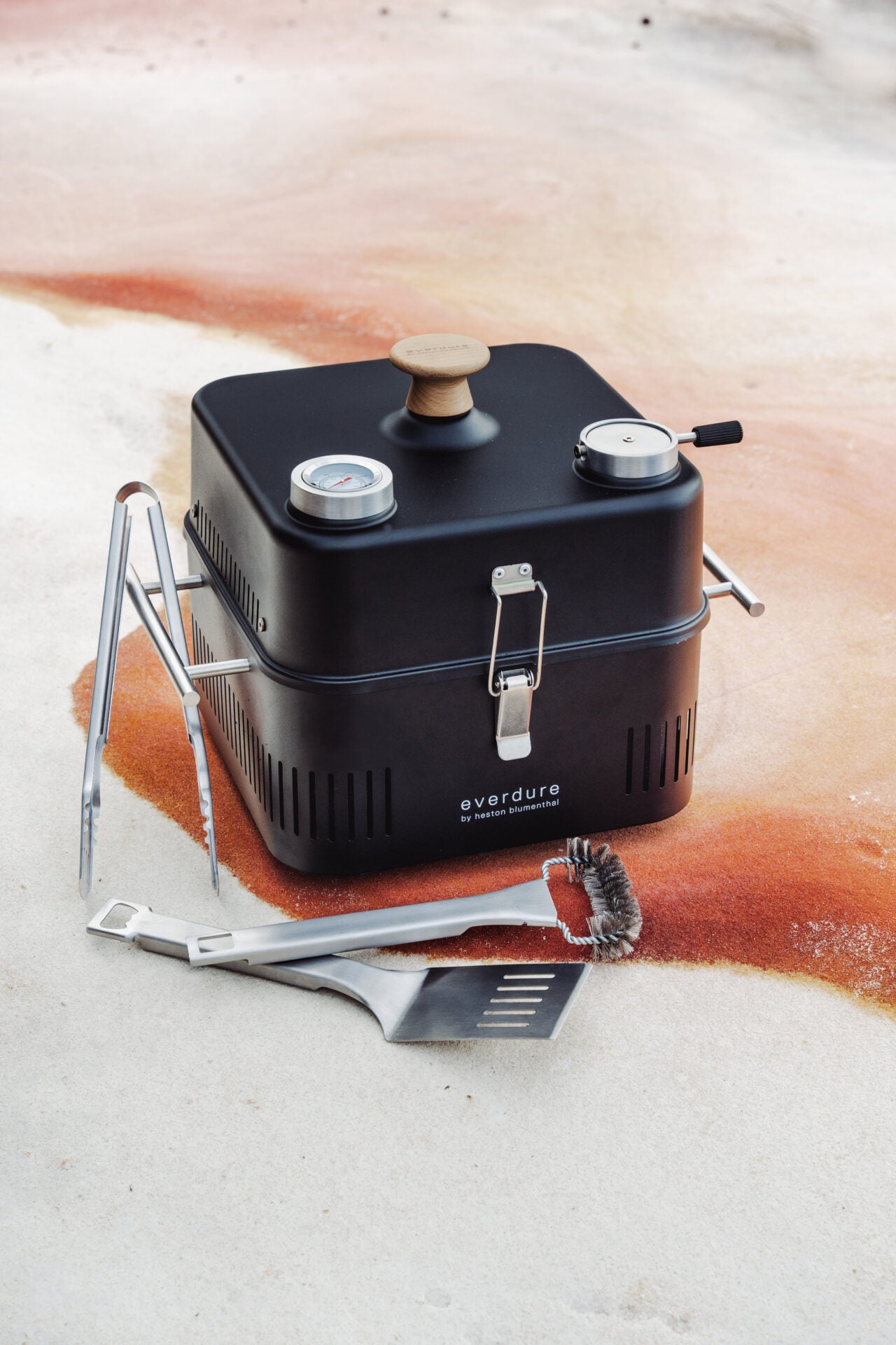 Everdure CUBE™ 360 Portable Charcoal BBQ