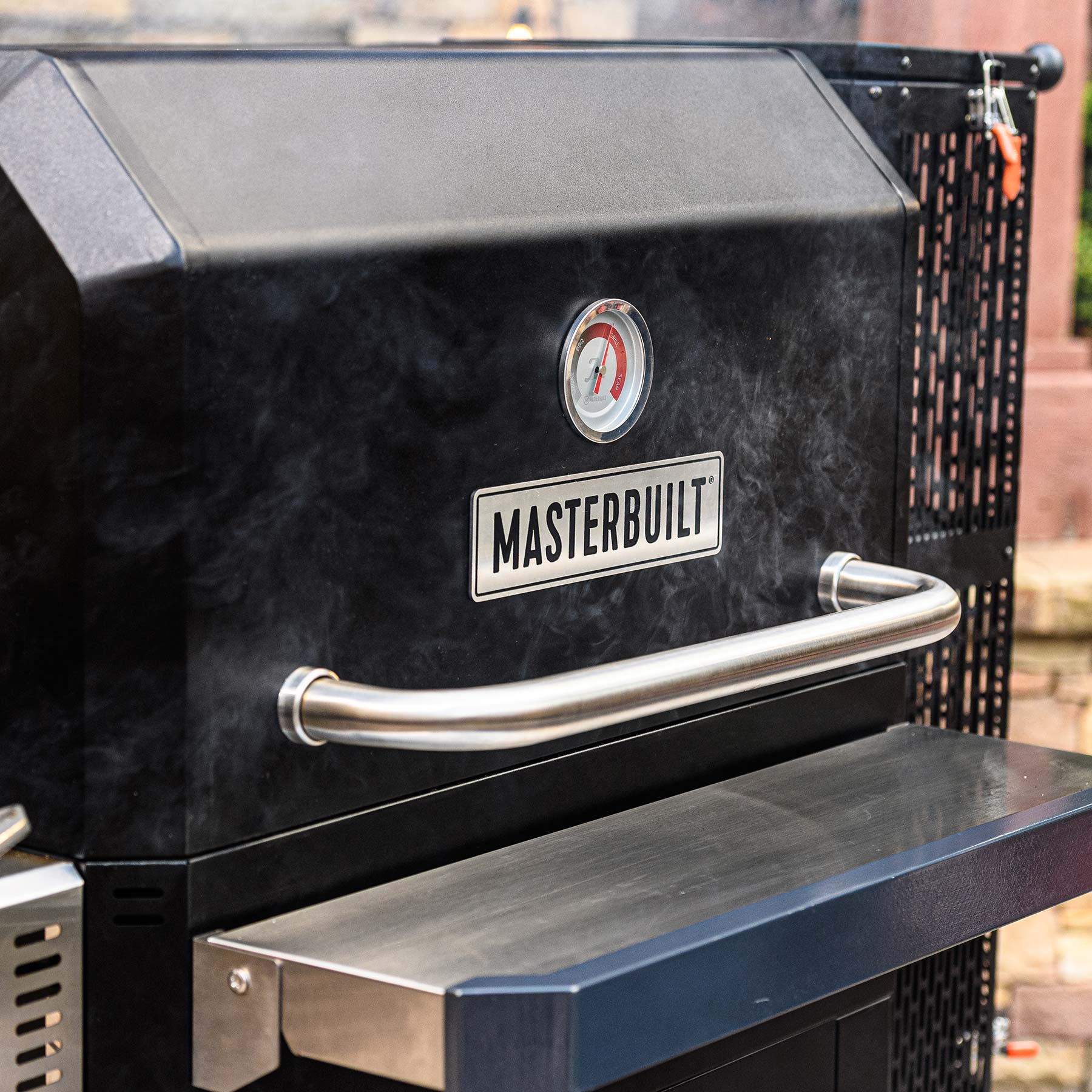 Masterbuilt Gravity Series™ 1050 Digital Charcoal Grill & Smoker